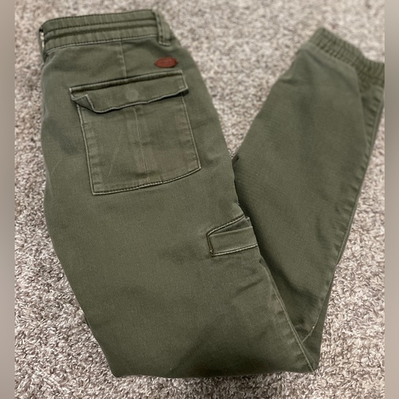 ❤️‍🔥LAST CHANCE PRICE❤️‍🔥 Zara Kids | Olive Green Cargo Jogger Pants - Picture 3 of 7